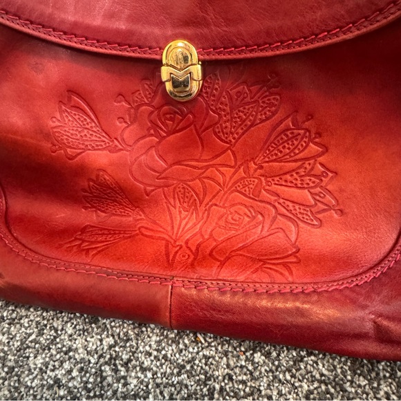 Marino Orlandi Red Leather Shoulder Bag Italy Floral Embossed Gold Clasp - Picture 2 of 12